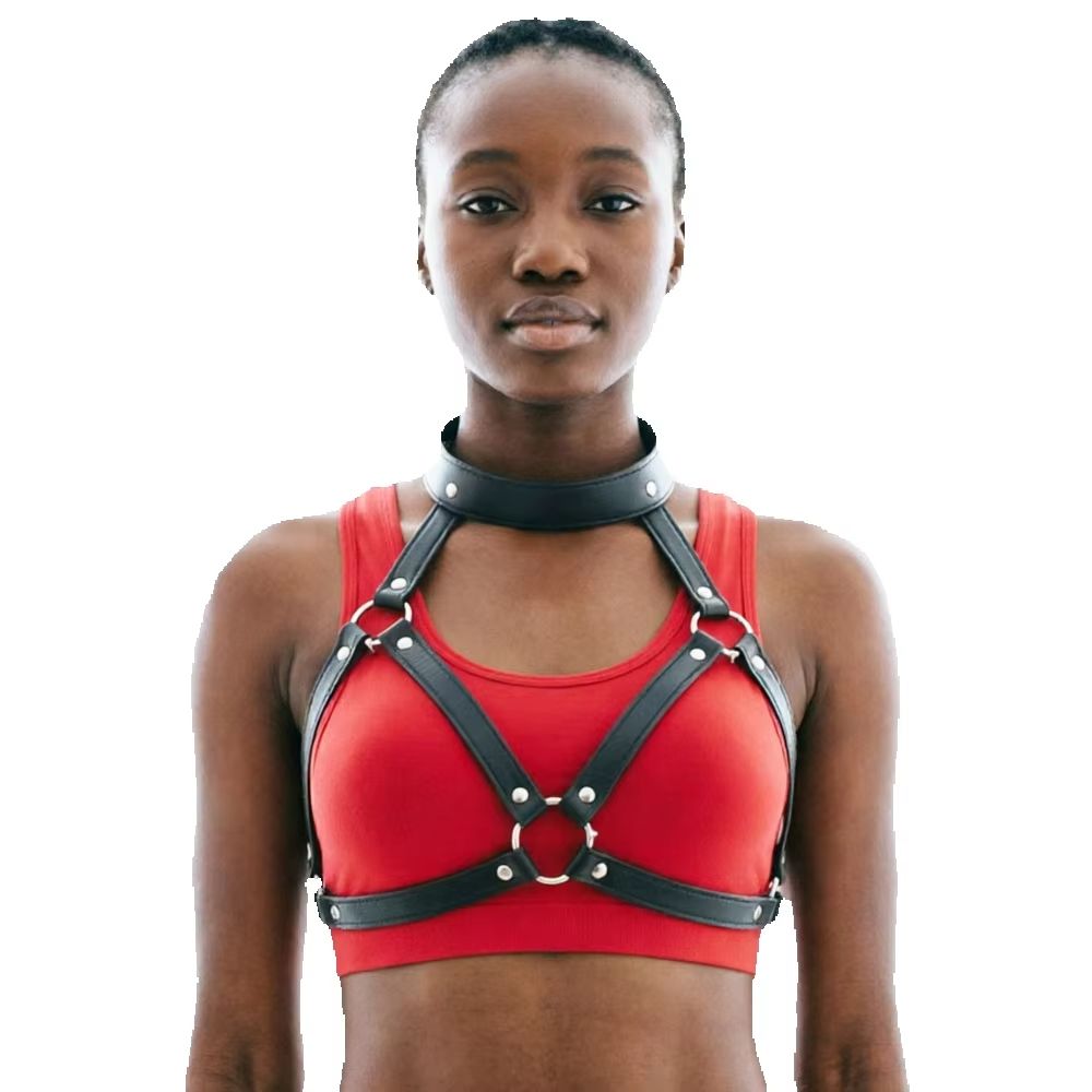 Fashion Harness Men - Offener Körbchenkragen, freizügiger Wet-Look mit Nieten,